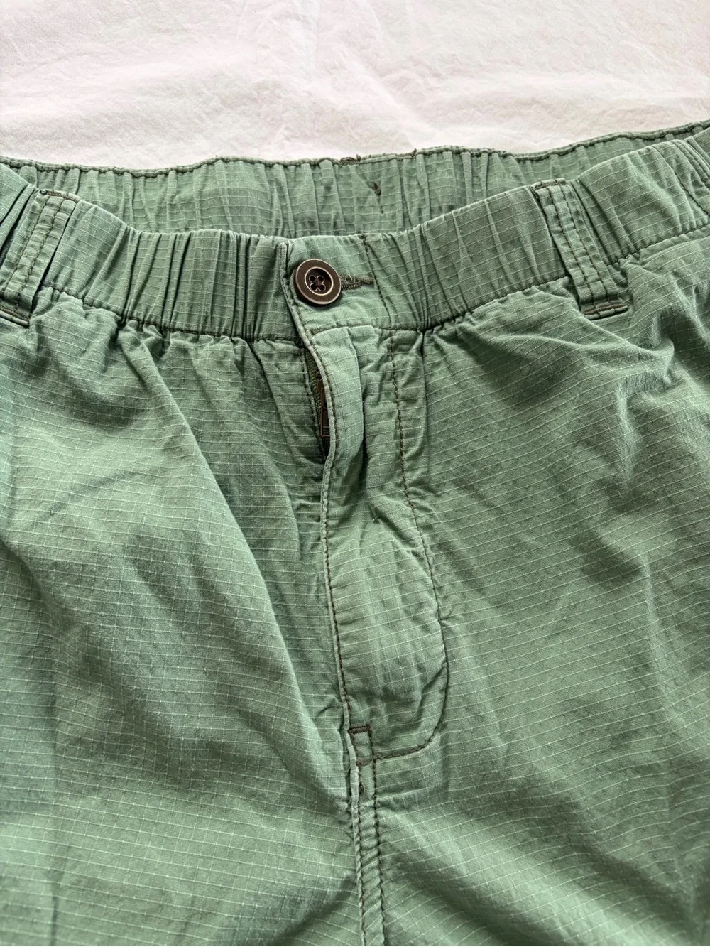 Tommy Bahama Men’s L Elastic Waist Cargo Shorts Green Marlin Shark Lining L/G
